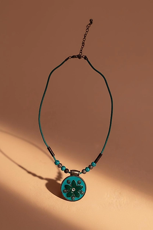 Turkuaz Çiçek Motifli Etnik Kolye